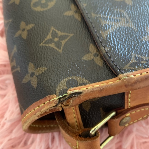 Sold Louis vuitton sologne crossbody bag - Picture 10 of 16